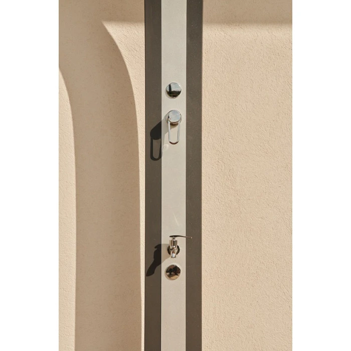 Douche Solaire Pour Piscine Formidra Spring 30 L - Anthracite / Aluminium Brossé 6 Douche Solaire Pour Piscine Formidra Spring 30 L - Anthracite / Aluminium Brossé – Image 4