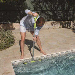 Manche Télescopique Avec Poignée Ergonomique X Pro Kerlis - 2,40 M 9 Manche Télescopique Avec Poignée Ergonomique X Pro Kerlis - 2,40 M -Raviday Piscine 14082 action3