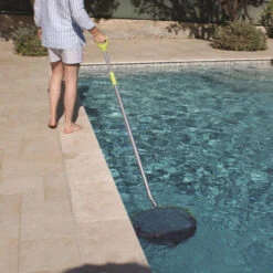 Manche Télescopique Avec Poignée Ergonomique X Pro Kerlis - 2,40 M 11 Manche Télescopique Avec Poignée Ergonomique X Pro Kerlis - 2,40 M -Raviday Piscine 14082 action4