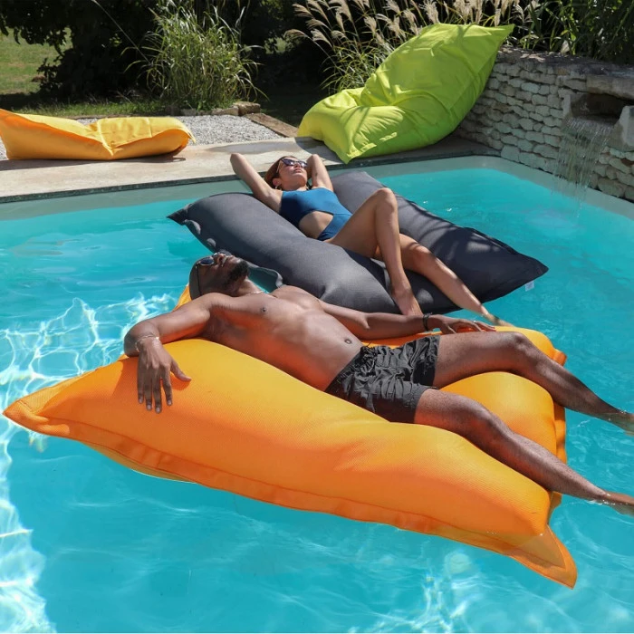 Pouf Géant Extérieur Flottant Colorfun - Orange Tropcial 7 Pouf Géant Extérieur Flottant Colorfun - Orange Tropcial – Image 5