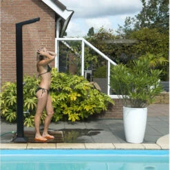 Douche Solaire Pour Piscine Ubbink Solaris Premium LED 35 Litres 8 Douche Solaire Pour Piscine Ubbink Solaris Premium LED 35 Litres -Raviday Piscine douche solaire premium solaris ubbink 35 litres 2